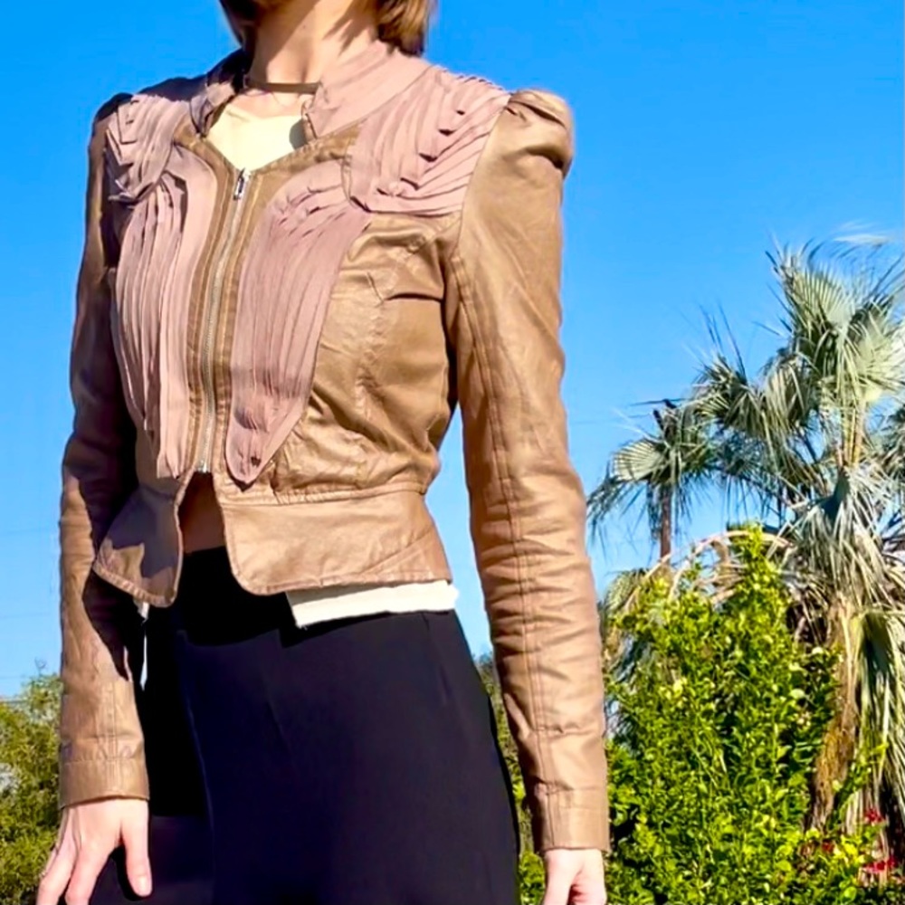Rye women’s size small beige cotton textured cropped zip-up peplum jacket